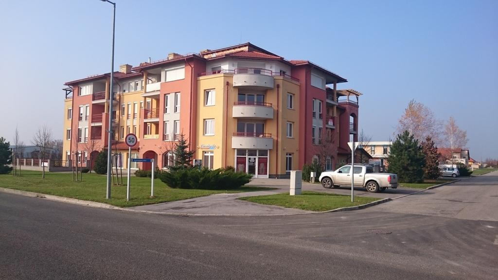 Reka Apartman Bük Rum bild