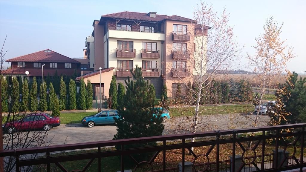 Reka Apartman Bük Rum bild